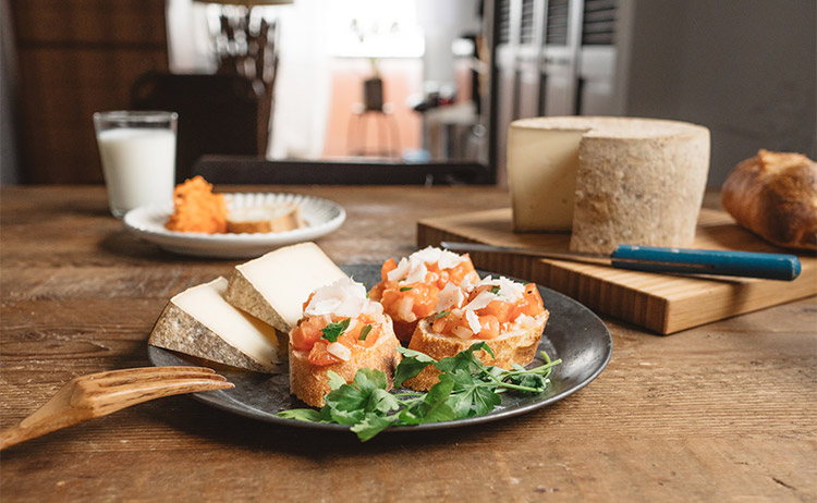 ASUKAのチーズ工房はじめのチーズ ホール１ｋｇ